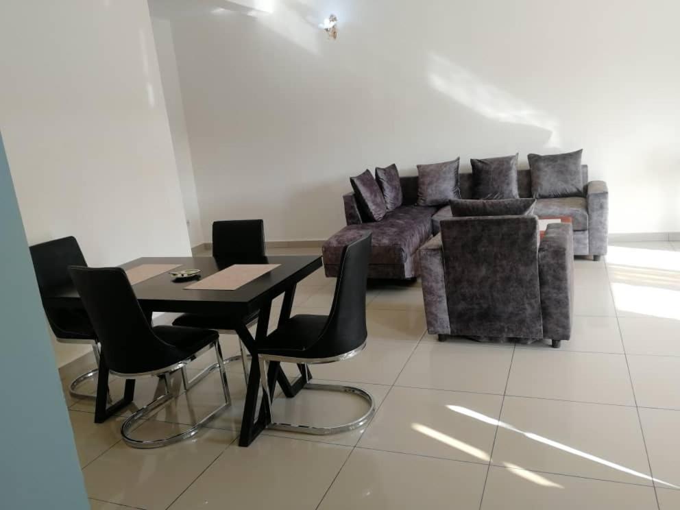 Residence Rosalie Яунде Экстерьер фото