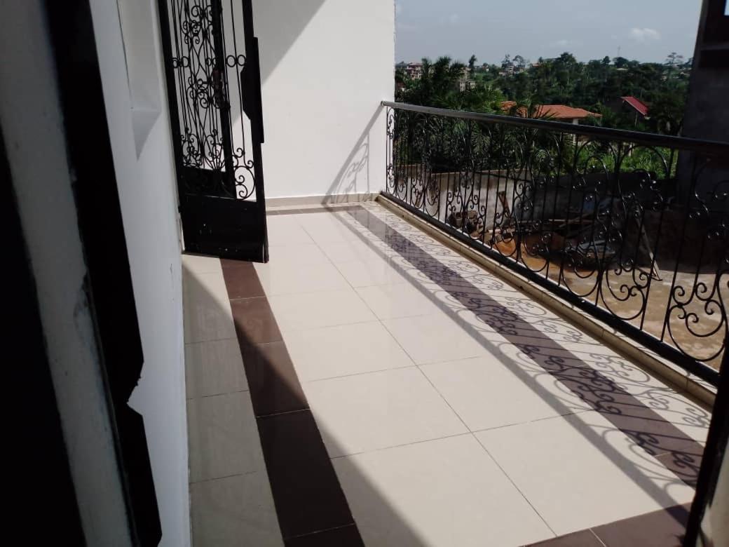 Residence Rosalie Яунде Экстерьер фото