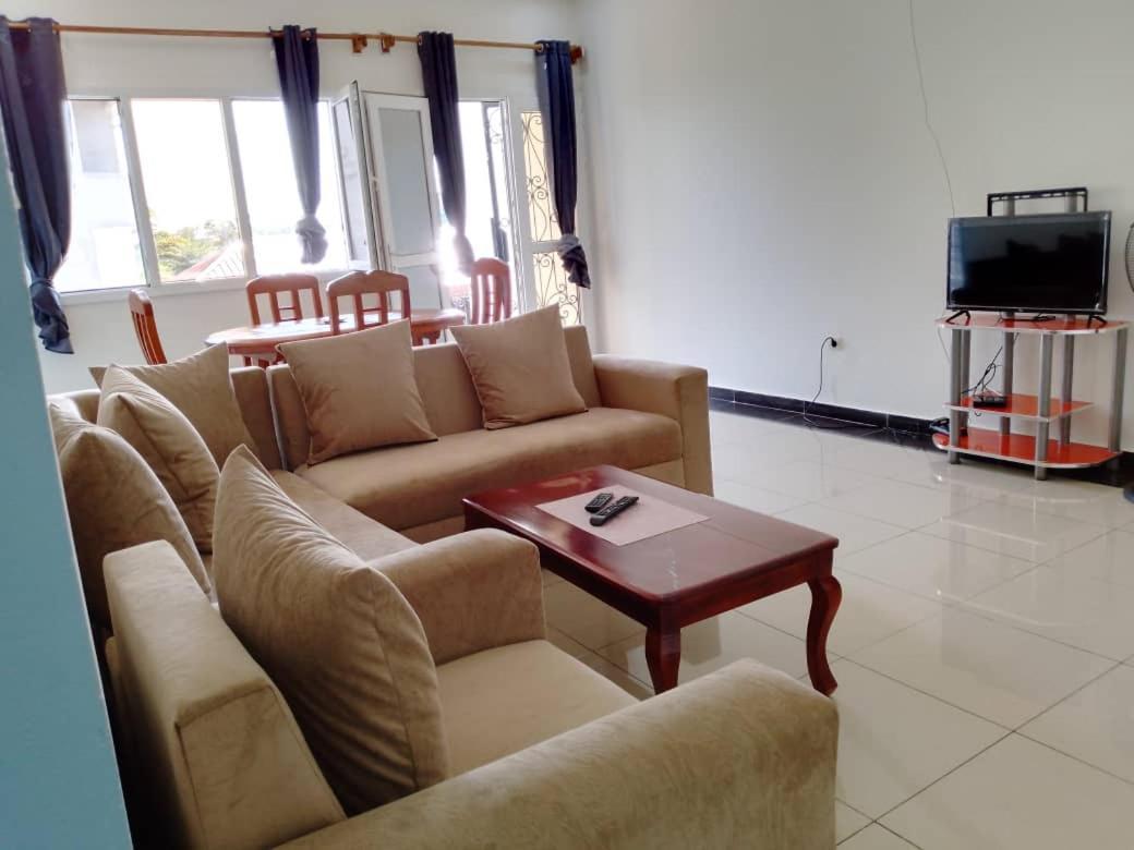 Residence Rosalie Яунде Экстерьер фото